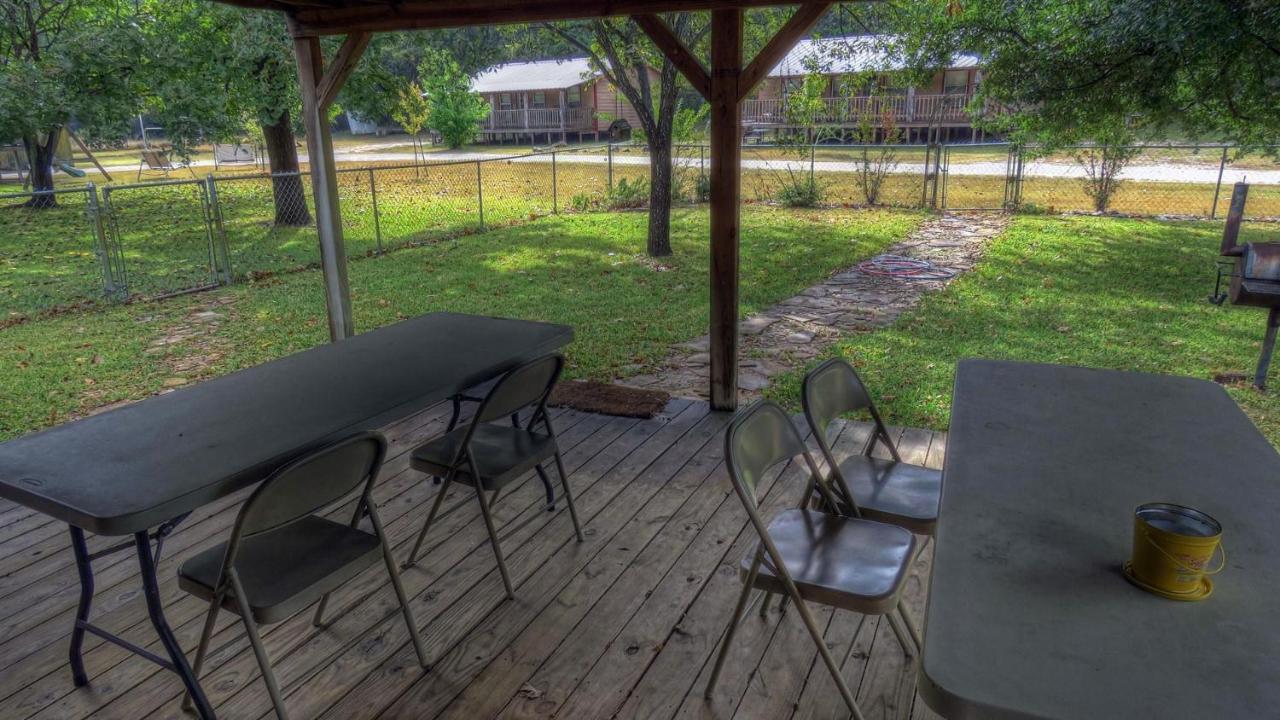 Riverstone Cabins Hotel Leakey Exterior foto
